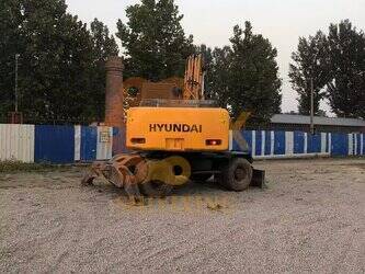 2021-hyundai-210w-7-1402044-44786003