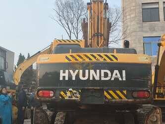 2022-hyundai-210w-9-1402048-44786014