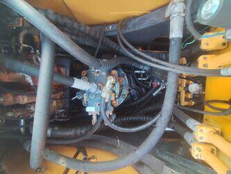 2022-hyundai-210w-9-1402048-44786021