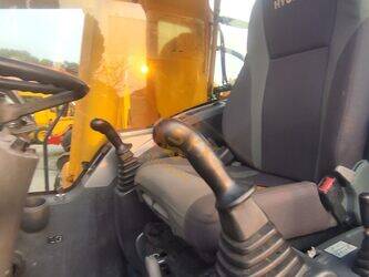 2022-hyundai-210w-9-1402048-44786026