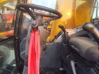 2022-hyundai-210w-9-1402048-44786027