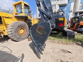 2023-hyundai-210w-9-1402047-44786033