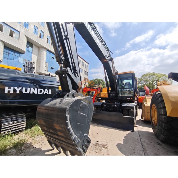 2023 Hyundai 210W-9-44786035