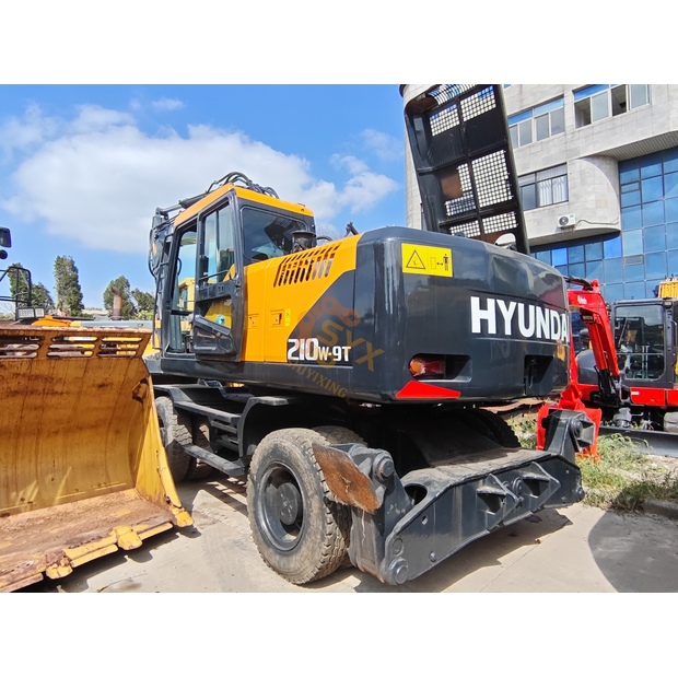 2023 Hyundai 210W-9-44786036