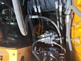 2023-hyundai-210w-9-1402047-44786038