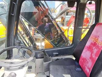 2023-hyundai-210w-9-1402047-44786040