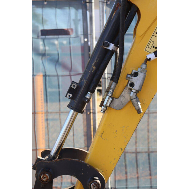 2021 New Holland E17C-44786568