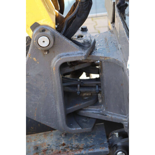 2021 New Holland E17C-44786584