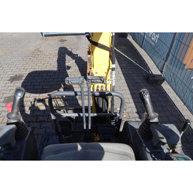 2021 New Holland E17C-44786590