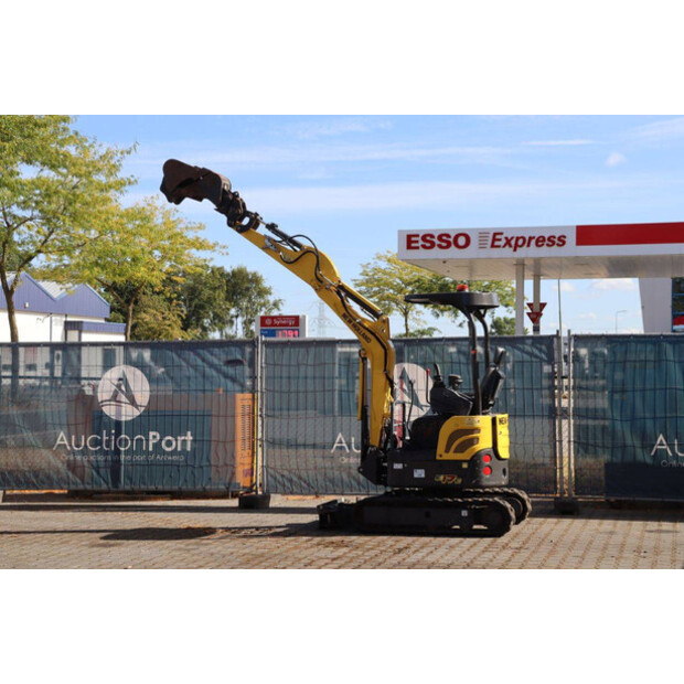 2021 New Holland E17C-44786609