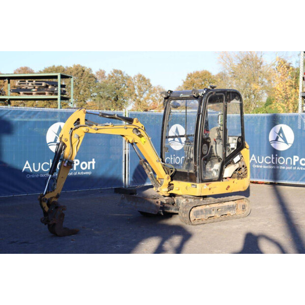 2018 Caterpillar 301.7D-44788314