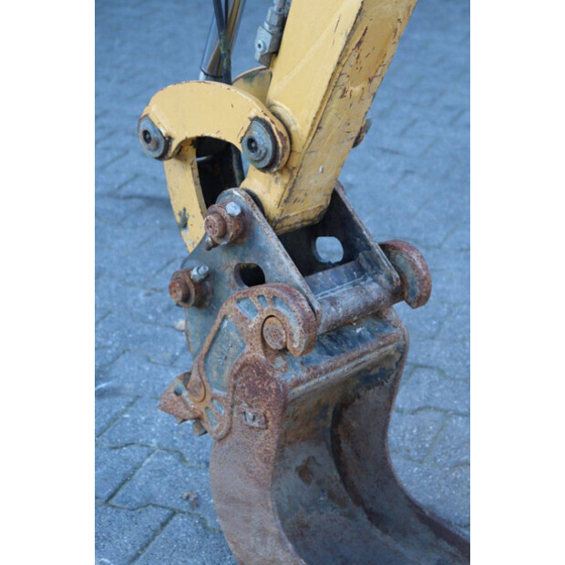 2018 Caterpillar 301.7D-44788325