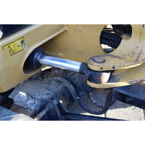 2018 Caterpillar 301.7D-44788341