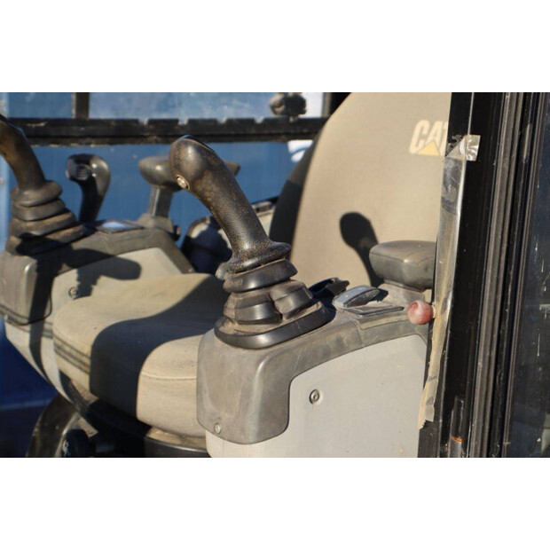 2018 Caterpillar 301.7D-44788373