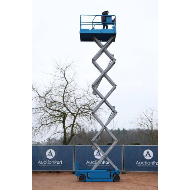 2002 Genie GS-3246-44789205