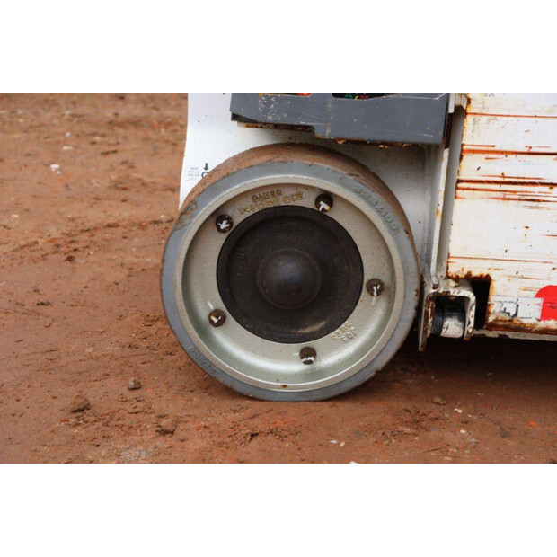 2013 جيه ال جي 1230ES-44789820