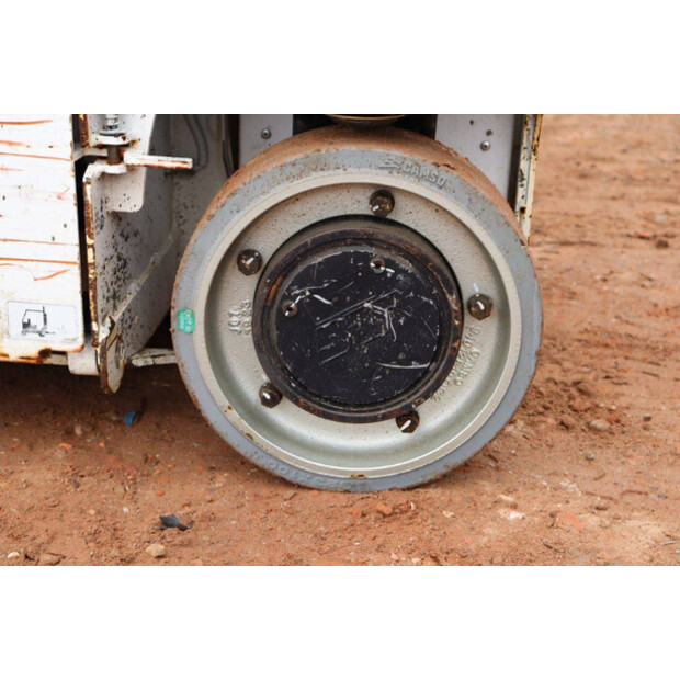 2013 جيه ال جي 1230ES-44789821