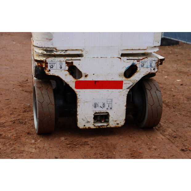 2013 جيه ال جي 1230ES-44790322