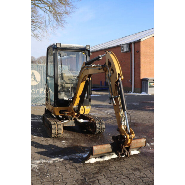 2018 Caterpillar 301.7D-44790893