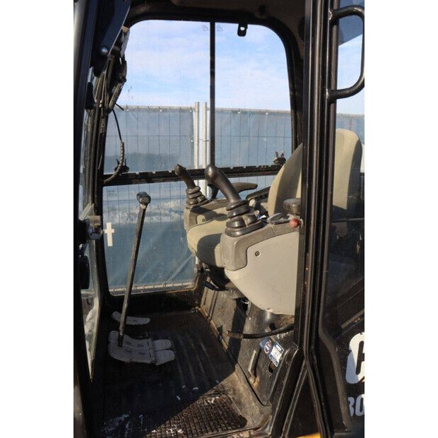 2018 Caterpillar 301.7D-44790909