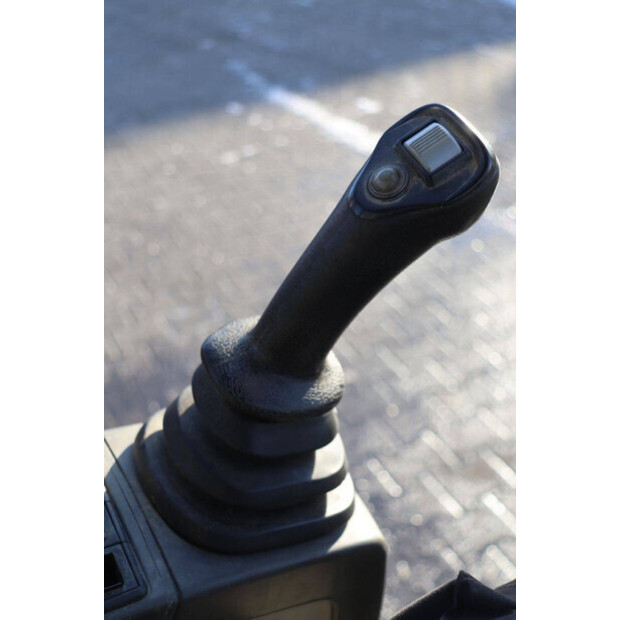 2018 Caterpillar 301.7D-44790921