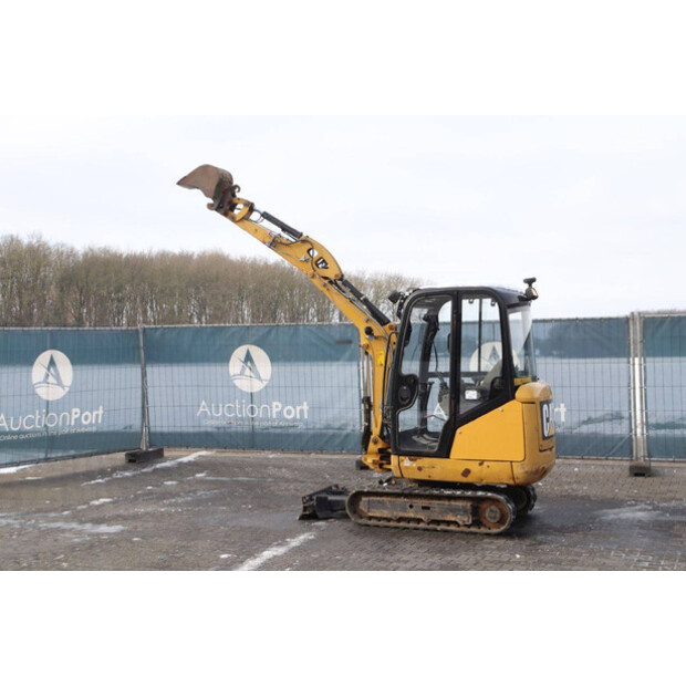 2018 كاتربيلر 301.7D-44791525