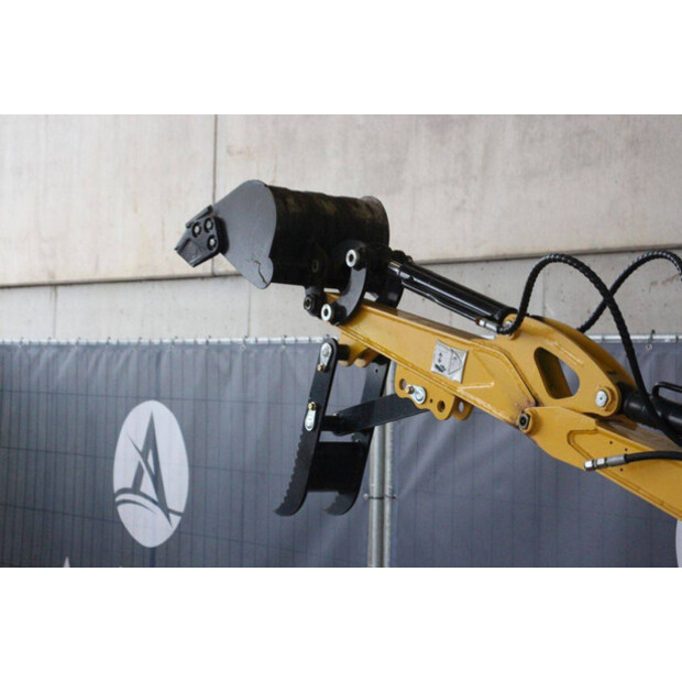 2024 إيه جي تي إندستريال QH13R-44792025