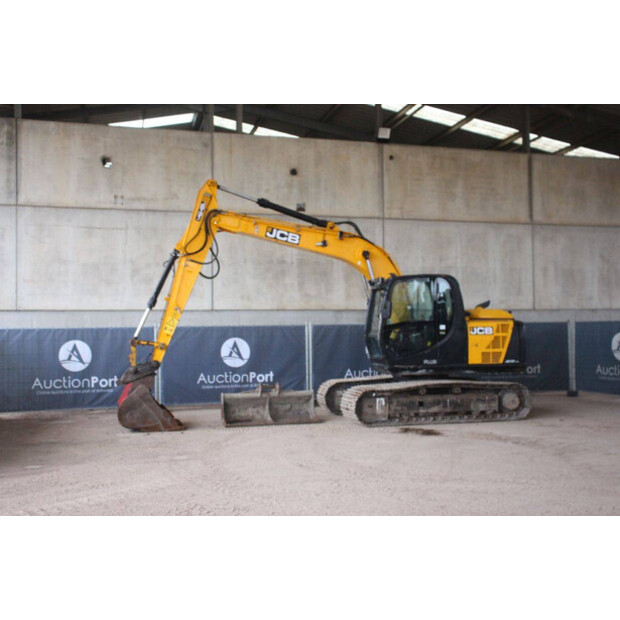 2018 JCB JS131LC-44792028
