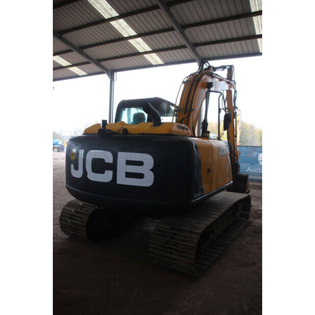 2018 JCB JS131LC-44792032