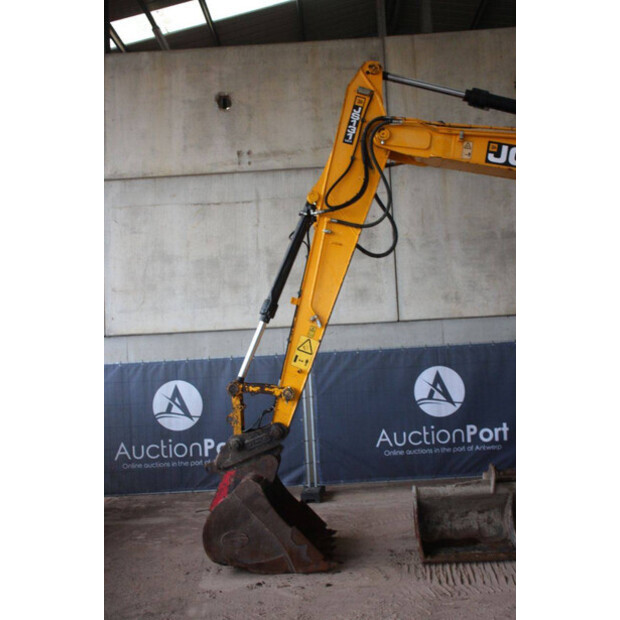 2018 JCB JS131LC-44792037