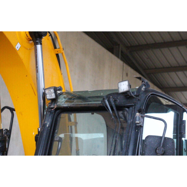 2018 JCB JS131LC-44792046