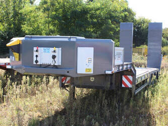 صورة ل مقطورات منخفضة التحميل 2025 اي ار اف 3AYH