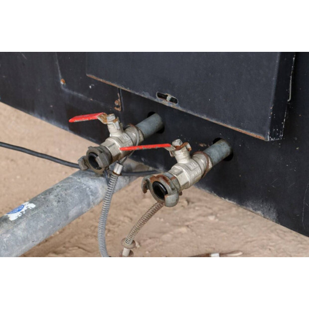 2017 دووسان 7/31E-44792681