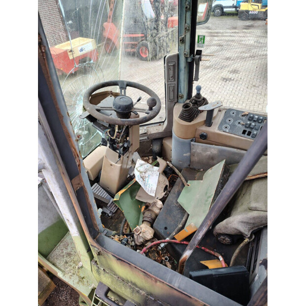 2001 كاس 821C-44793909