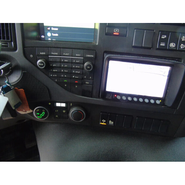 2018 فولفو FMX 500-44793952