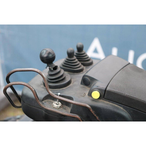 نيسان 30-44794606