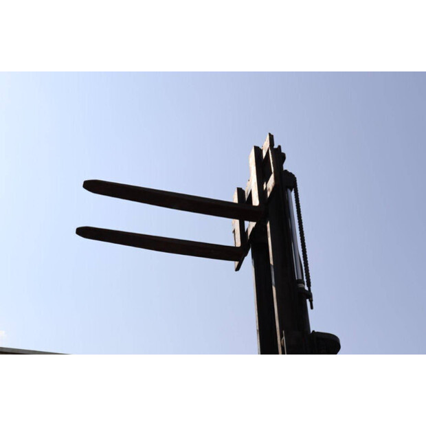 نيسان 30-44794636