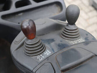 2015-linde-e30hl-01-600-1402359-44794946