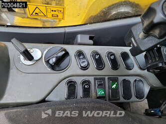 2012-komatsu-pc210lc-10-44796693