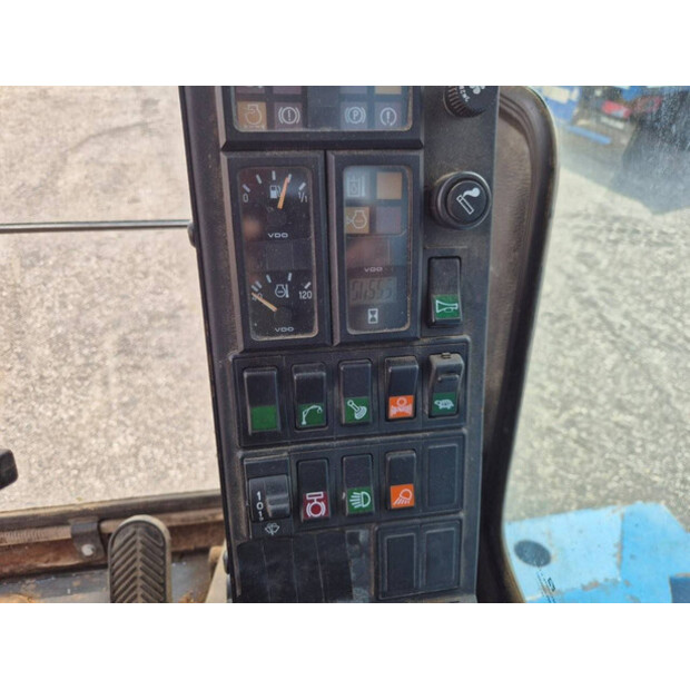 2004 فوكس MHL331-44796845