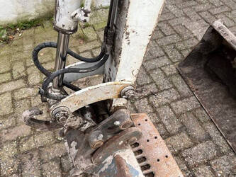 2001-takeuchi-tb016-44797103