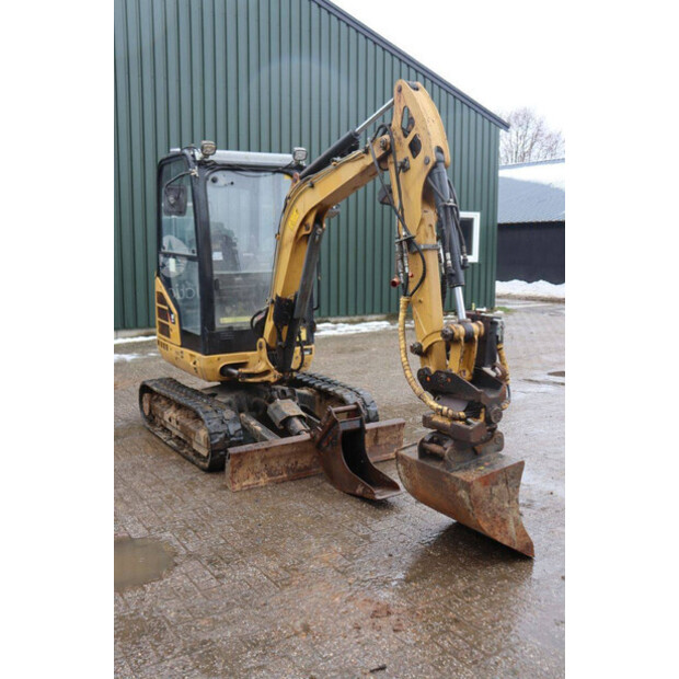 2016 Caterpillar 302.4D-44798039