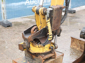 2016-caterpillar-302-4d-44798044