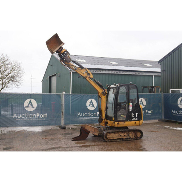 2016 Caterpillar 302.4D-44798064