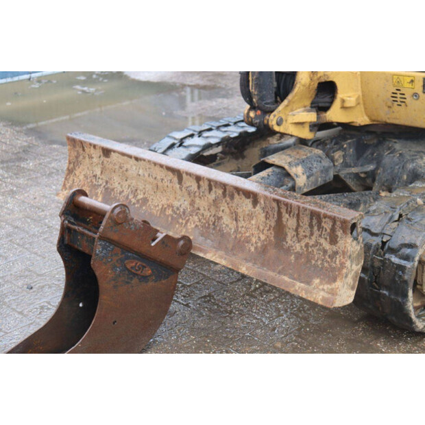 2016 Caterpillar 302.4D-44798068