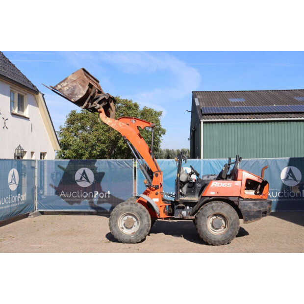 2016 كوبوتا R065-44798389