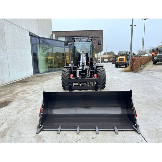 2025 Wolf WL825T-44798993