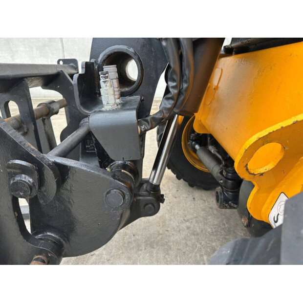 2018 JCB 520-40-44799202