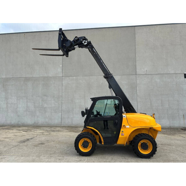 2018 JCB 520-40-44799223