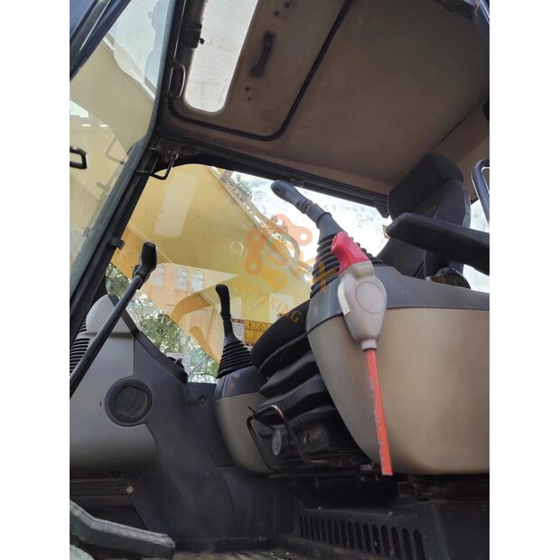 2023 Komatsu PC400LC-8R-44811251